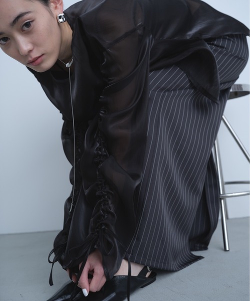 AIC.（エーアイシー）の「オーガンジーシャーリングブラウス（シャツ/ブラウス・レディース・グレー/アイボリー/ブラック・FREE）」の3枚目の写真