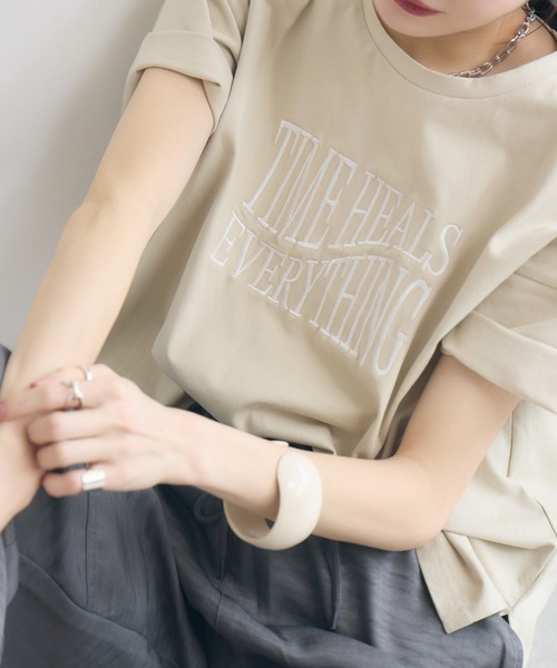 RU.TI.LE(ルチル)の「【RU.TI.LE】ウェーブロゴ刺繍T(Tシャツ/カットソー・レディース・ブラック/ベージュ/ホワイト・MEDIUM)」の3枚目の写真