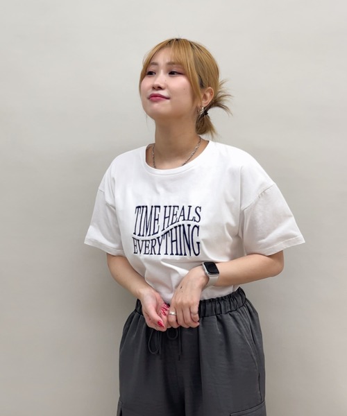 RU.TI.LE(ルチル)の「【RU.TI.LE】ウェーブロゴ刺繍T(Tシャツ/カットソー・レディース・ブラック/ベージュ/ホワイト・MEDIUM)」の8枚目の写真