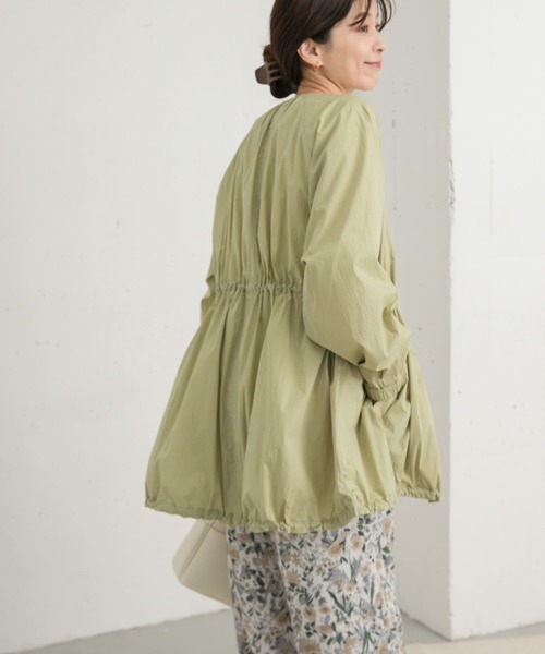 URBAN RESEARCH DOORS(アーバンリサーチドアーズ)の「ギャザーノーカラーブルゾン(ブルゾン・レディース・ネイビー/ライトカーキ・MEDIUM)」の12枚目の写真