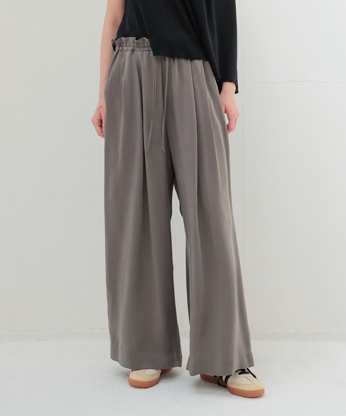DRESSLAVE(ドレスレイブ)の「fibril cupra gather wide pants(フィブリルキュプラギャザーワイドパンツ)(その他パンツ・レディース・グレー/ブラック・38/36)」の2枚目の写真