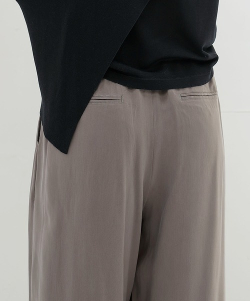 DRESSLAVE(ドレスレイブ)の「fibril cupra gather wide pants(フィブリルキュプラギャザーワイドパンツ)(その他パンツ・レディース・グレー/ブラック・38/36)」の5枚目の写真