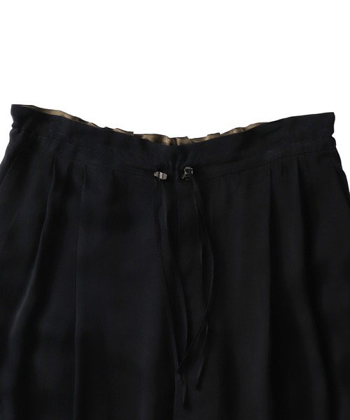 DRESSLAVE(ドレスレイブ)の「fibril cupra gather wide pants(フィブリルキュプラギャザーワイドパンツ)(その他パンツ・レディース・グレー/ブラック・38/36)」の15枚目の写真