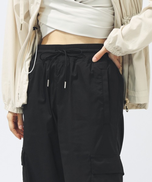 TIGORA（ティゴラ）の「ティゴラ TIGORA フィットネス 縦畝ワイドカーゴパンツ（カーゴパンツ・レディース・ブラック/ライトベージュ・S/M/L/XL）」の8枚目の写真