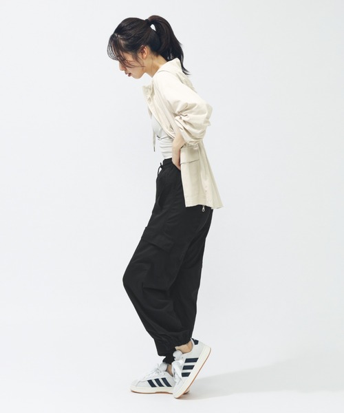 TIGORA（ティゴラ）の「ティゴラ TIGORA フィットネス 縦畝ワイドカーゴパンツ（カーゴパンツ・レディース・ブラック/ライトベージュ・S/M/L/XL）」の5枚目の写真