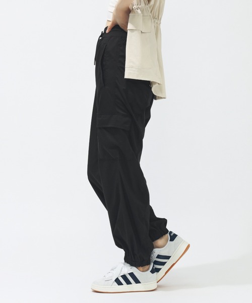 TIGORA（ティゴラ）の「ティゴラ TIGORA フィットネス 縦畝ワイドカーゴパンツ（カーゴパンツ・レディース・ブラック/ライトベージュ・S/M/L/XL）」の11枚目の写真