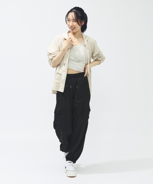 TIGORA（ティゴラ）の「ティゴラ TIGORA フィットネス 縦畝ワイドカーゴパンツ（カーゴパンツ・レディース・ブラック/ライトベージュ・S/M/L/XL）」の4枚目の写真