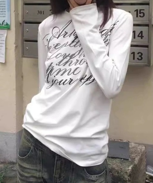 lilful(リルフル)の「レタリングロゴ プリントロンT(Tシャツ/カットソー・レディース・ホワイト/ブラック・L/M)」の7枚目の写真