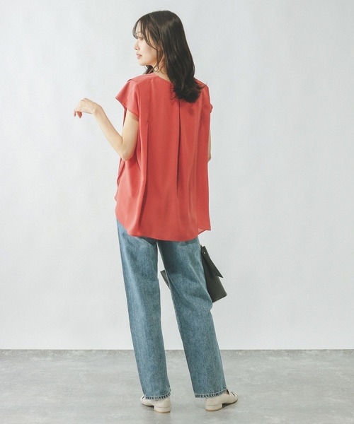 GLOBAL WORK(グローバルワーク)の「快適バックギャザーT/323352(Tシャツ/カットソー・レディース・ブラック/レッド系その他/ブルー・MEDIUM/LARGE)」の14枚目の写真