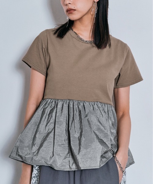 W:Huku(フーク)の「切り替え 配色 ペプラム コンパクト Tシャツ / 半袖 ハーフスリーブ(Tシャツ/カットソー・レディース・オフホワイト/ライトブラウン/ブラック/チャコール・M/L)」の4枚目の写真