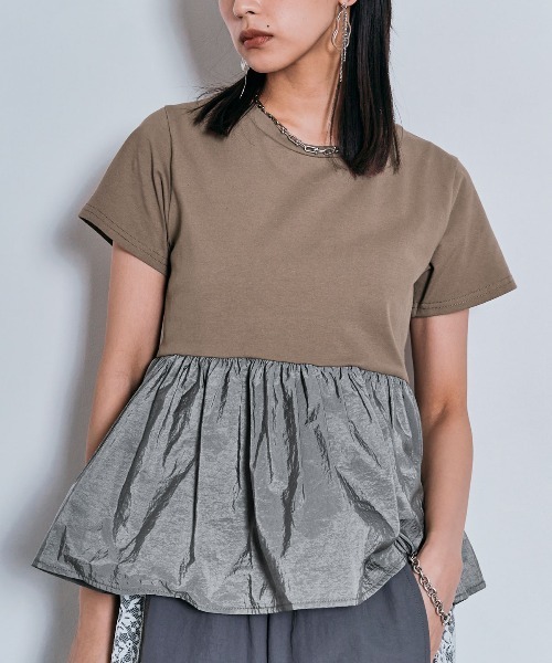 W:Huku(フーク)の「切り替え 配色 ペプラム コンパクト Tシャツ / 半袖 ハーフスリーブ(Tシャツ/カットソー・レディース・オフホワイト/ライトブラウン/ブラック/チャコール・M/L)」の7枚目の写真