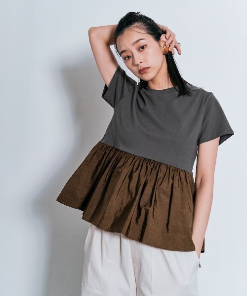 W:Huku(フーク)の「切り替え 配色 ペプラム コンパクト Tシャツ / 半袖 ハーフスリーブ(Tシャツ/カットソー・レディース・オフホワイト/ライトブラウン/ブラック/チャコール・M/L)」の9枚目の写真
