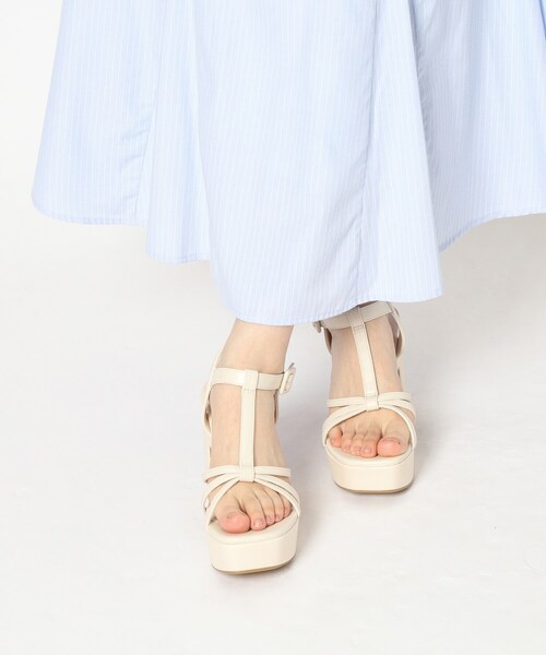 ESPERANZA(エスペランサ)の「Tストラップミニバックルサンダル(サンダル・レディース・グレー/アイボリー/ブラック・S/LL/L/M)」の16枚目の写真