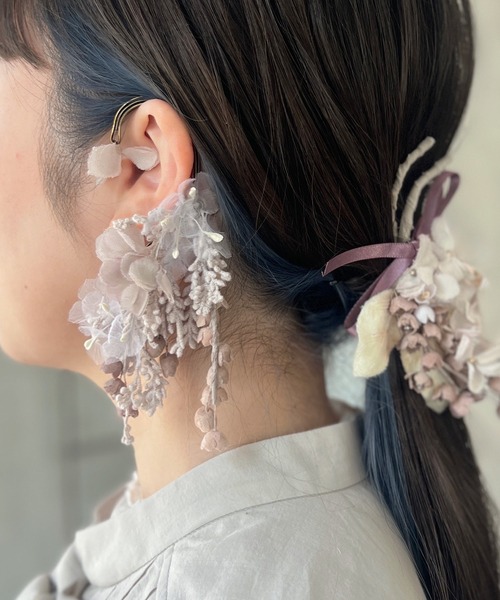 m.soeur(エムスール)の「スズランの花束イヤーフック(イヤーカフ・レディース・ホワイト/ブラック/グレー・FREE)」の3枚目の写真