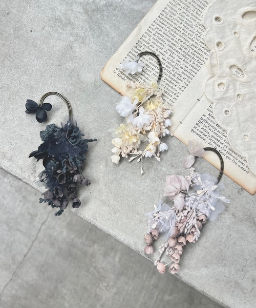 m.soeur(エムスール)の「スズランの花束イヤーフック(イヤーカフ・レディース・ホワイト/ブラック/グレー・FREE)」の7枚目の写真