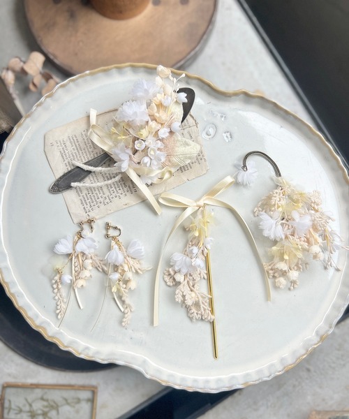 m.soeur(エムスール)の「スズランの花束イヤーフック(イヤーカフ・レディース・ホワイト/ブラック/グレー・FREE)」の10枚目の写真