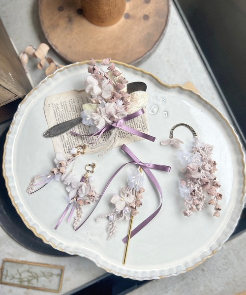 m.soeur(エムスール)の「スズランの花束イヤーフック(イヤーカフ・レディース・ホワイト/ブラック/グレー・FREE)」の8枚目の写真