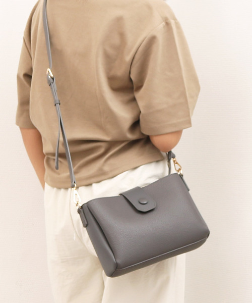 cache cache(カシュ カシュ)の「カシュカシュ cachecache / 横型3つ口ショルダーバッグ(ショルダーバッグ・レディース・ベージュ/グレー/シルバー/ブラック・FREE)」の2枚目の写真