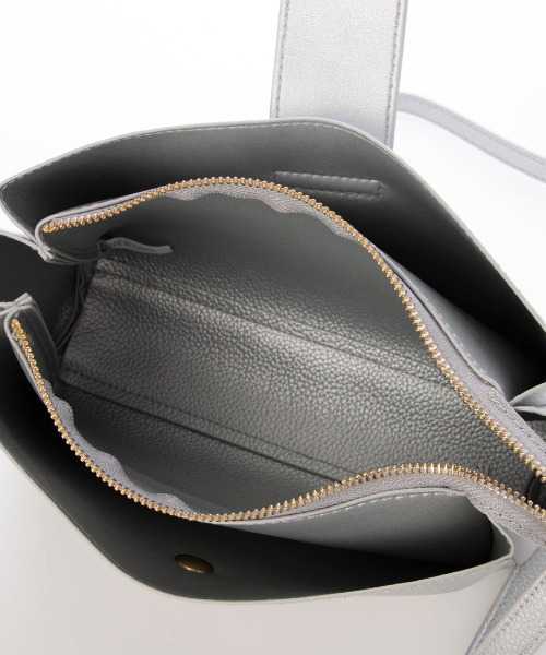 cache cache(カシュ カシュ)の「カシュカシュ cachecache / 横型3つ口ショルダーバッグ(ショルダーバッグ・レディース・ベージュ/グレー/シルバー/ブラック・FREE)」の7枚目の写真
