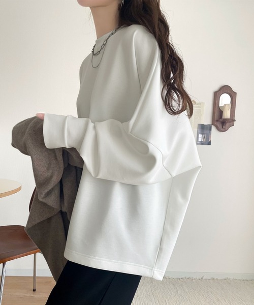 Java（ジャバ）の「《JaVaジャバ コラボ》上品な抜け感と艶感◎ドルマンダンボール素材ビッグトレーナー（長袖）（スウェット・レディース・ブラック/グレイッシュベージュ/ブルー/杢グレー/オフホワイト/チャコール/オートミール・LARGE/MEDIUM/SMALL/X-LARGE）」の13枚目の写真