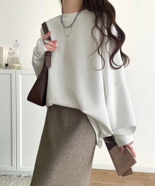 Java（ジャバ）の「《JaVaジャバ コラボ》上品な抜け感と艶感◎ドルマンダンボール素材ビッグトレーナー（長袖）（スウェット・レディース・ブラック/グレイッシュベージュ/ブルー/杢グレー/オフホワイト/チャコール/オートミール・LARGE/MEDIUM/SMALL/X-LARGE）」の12枚目の写真