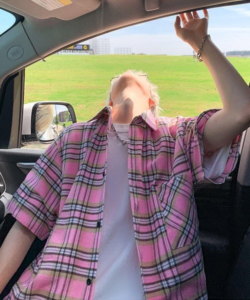 Ressaca（レサーカ）の「オーバーサイズ半袖チェック柄シャツ（シャツ/ブラウス・メンズ・ネイビー/イエロー/ブラウン/ピンク/ホワイト/ブルー/ブラック/ライトブルー・M/L/XL）」の13枚目の写真