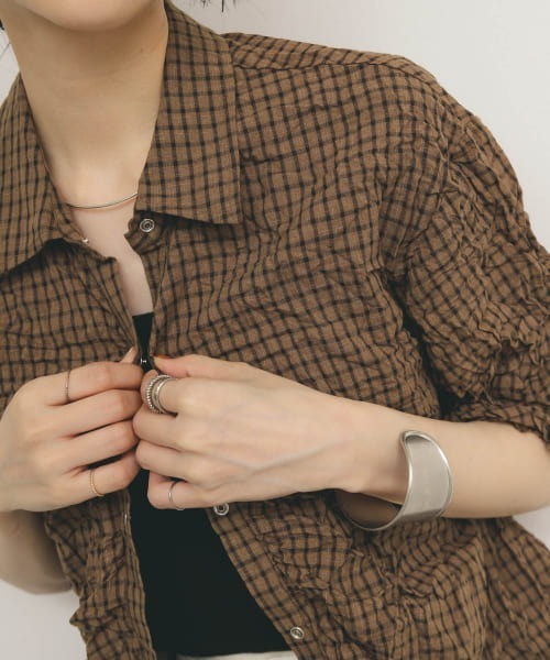 KBF（ケイビーエフ）の「ワッシャーチェックシャツ（シャツ/ブラウス・レディース・ホワイト/ブラウン系その他/グレー系その他・ONE）」の3枚目の写真