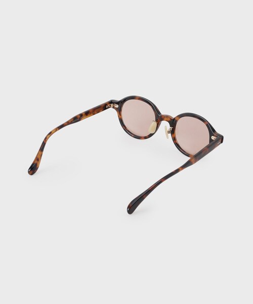 TAKEO KIKUCHI（タケオキクチ）の「【TAKEO KIKUCHI × THE BEDFORD HOTEL】ラウンドフレーム サングラス（サングラス・メンズ・グレー/ブラック/ダークブラウン系4・00）」の4枚目の写真