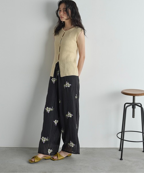 THE YOn(ザヨン)の「フラワーエンブロイダリーシアーイージーパンツ(その他パンツ・レディース・ブラウン/ブラック/アイボリー・FREE)」の16枚目の写真