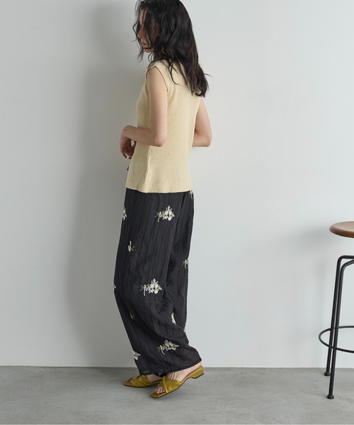 THE YOn(ザヨン)の「フラワーエンブロイダリーシアーイージーパンツ(その他パンツ・レディース・ブラウン/ブラック/アイボリー・FREE)」の17枚目の写真