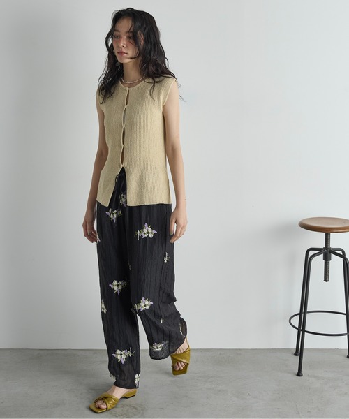 THE YOn(ザヨン)の「フラワーエンブロイダリーシアーイージーパンツ(その他パンツ・レディース・ブラウン/ブラック/アイボリー・FREE)」の19枚目の写真