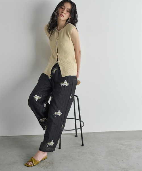 THE YOn(ザヨン)の「フラワーエンブロイダリーシアーイージーパンツ(その他パンツ・レディース・ブラウン/ブラック/アイボリー・FREE)」の22枚目の写真