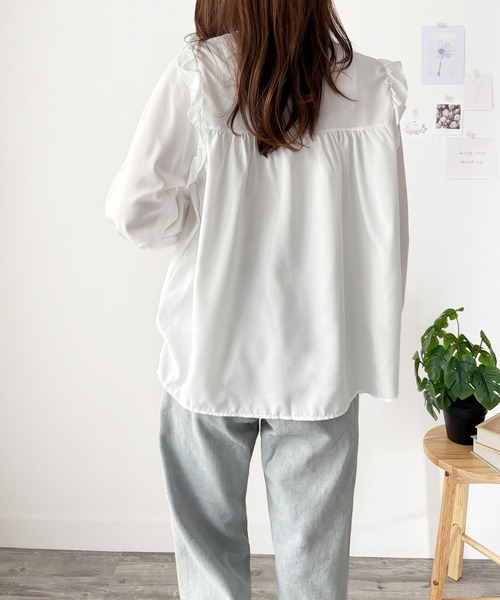 Amulet（アミュレット）の「シンプルだけどレーススリーブが華やかに　フリル長袖ブラウス（シャツ/ブラウス・レディース・グリーン/ホワイト/ブラック・L/XL/M）」の12枚目の写真
