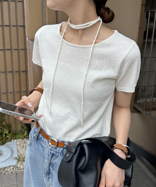 DISCOAT(ディスコート)の「≪紐取り外し可能≫【umm.】ミニブークレチョーカー半袖プルオーバー(ニット/セーター・レディース・アイボリー/ネイビー/ピンク・FREE)」の2枚目の写真