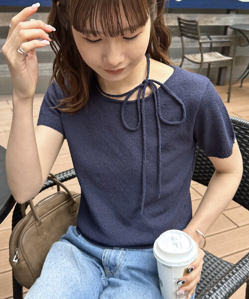 DISCOAT(ディスコート)の「≪紐取り外し可能≫【umm.】ミニブークレチョーカー半袖プルオーバー(ニット/セーター・レディース・アイボリー/ネイビー/ピンク・FREE)」の11枚目の写真