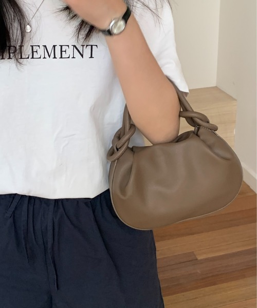 FINEnough(ファインナフ)の「シェルハンドル2WAYミニショルダーバッグ(ショルダーバッグ・レディース・ブラック/アイボリー/キャメル/ブラウン/レッド/ピンク/シルバー/ブルー・FREE)」の20枚目の写真