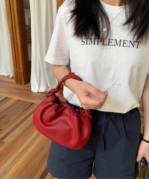 FINEnough(ファインナフ)の「シェルハンドル2WAYミニショルダーバッグ(ショルダーバッグ・レディース・ブラック/アイボリー/キャメル/ブラウン/レッド/ピンク/シルバー/ブルー・FREE)」の18枚目の写真
