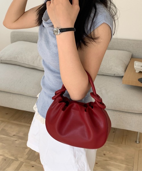 FINEnough(ファインナフ)の「シェルハンドル2WAYミニショルダーバッグ(ショルダーバッグ・レディース・ブラック/アイボリー/キャメル/ブラウン/レッド/ピンク/シルバー/ブルー・FREE)」の17枚目の写真