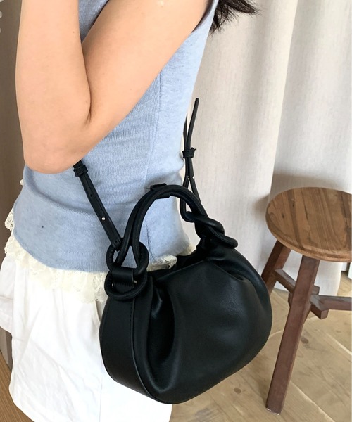 FINEnough(ファインナフ)の「シェルハンドル2WAYミニショルダーバッグ(ショルダーバッグ・レディース・ブラック/アイボリー/キャメル/ブラウン/レッド/ピンク/シルバー/ブルー・FREE)」の16枚目の写真