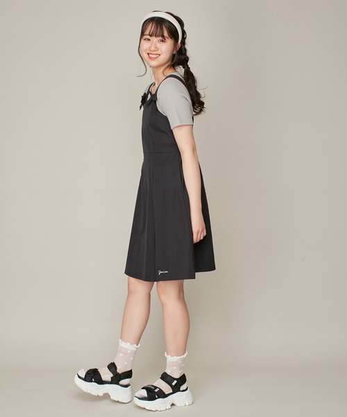 JENNI love(ジェニィラブ)の「【リボン取り外し可】リボン取外しタックフレアジャンスカ(ジャンパースカート・キッズ・グレー/ブラック・130cm/140cm/150cm/160cm)」の6枚目の写真