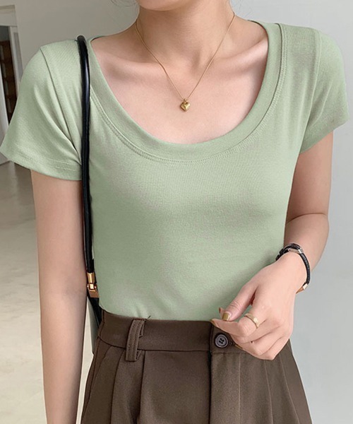 ReRe(リリ)の「UネックシンプルTシャツ(Tシャツ/カットソー・レディース・グレー/ダークグリーン/グレイッシュベージュ/ブラック/ホワイト/グリーン/レッド/イエロー/パープル/インディゴブルー・FREE)」の6枚目の写真