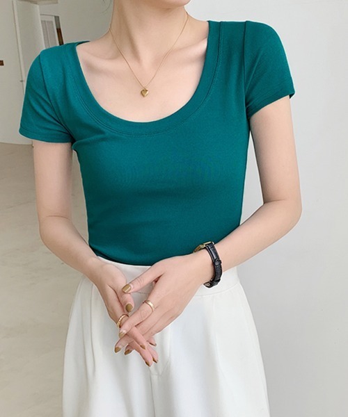 ReRe(リリ)の「UネックシンプルTシャツ(Tシャツ/カットソー・レディース・グレー/ダークグリーン/グレイッシュベージュ/ブラック/ホワイト/グリーン/レッド/イエロー/パープル/インディゴブルー・FREE)」の1枚目の写真