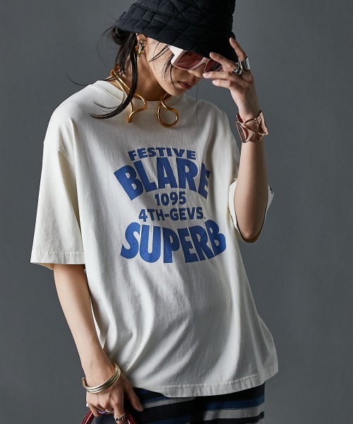 GEVS.(ジェイヴィス)の「綿100%ピグメント染ロゴプリントTシャツ<大きいサイズ有>GEVS.(Tシャツ/カットソー・レディース・スミクロ/アイボリー・M/L/LL/3L/4L/5L)」の1枚目の写真