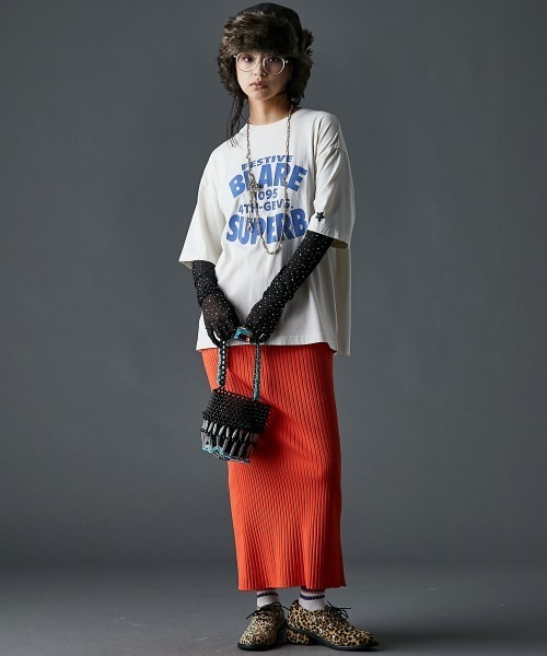 GEVS.(ジェイヴィス)の「綿100%ピグメント染ロゴプリントTシャツ<大きいサイズ有>GEVS.(Tシャツ/カットソー・レディース・スミクロ/アイボリー・M/L/LL/3L/4L/5L)」の3枚目の写真