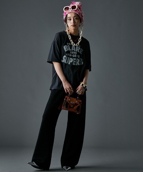GEVS.(ジェイヴィス)の「綿100%ピグメント染ロゴプリントTシャツ<大きいサイズ有>GEVS.(Tシャツ/カットソー・レディース・スミクロ/アイボリー・M/L/LL/3L/4L/5L)」の5枚目の写真