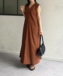ショルダーギャザーVネックワンピース
