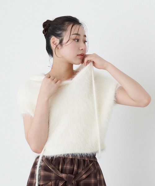 RAY CASSIN（レイカズン）の「シャギーフード半袖ニットプルオーバー（ニット/セーター・レディース・アイボリー/チャコールグレー/ベージュ・FREE）」の4枚目の写真