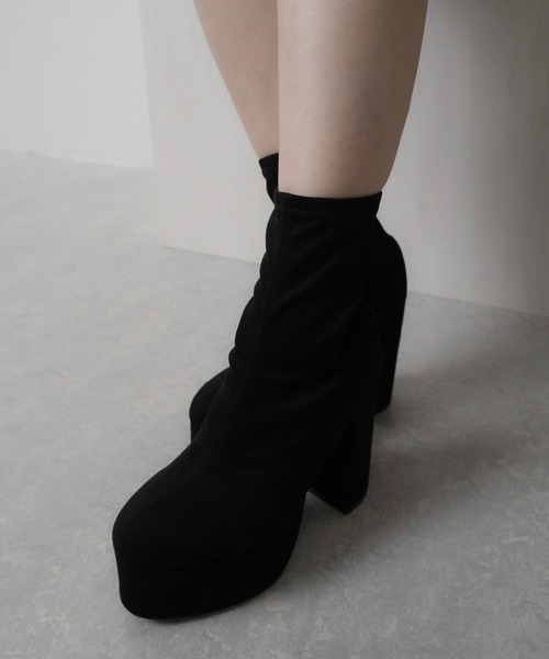 LIPSERVICE（リップサービス）の「ボリュームソールショートブーツ（ブーツ・レディース・ブラック・L/M/S）」の2枚目の写真
