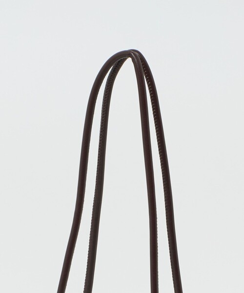 ＆MyuQ（アンドミューク）の「＜＆MyuQ＞KAKU WIDE バッグ（ショルダーバッグ・レディース・ワイン/ブラック/ダークブラウン・FREE）」の6枚目の写真