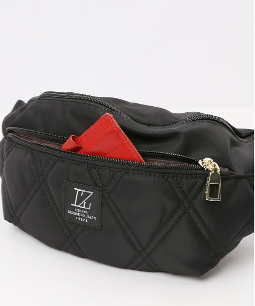 LIZDAYS(リズデイズ)の「LIZDAYS キルティングナイロンボディバッグ フロントロゴ(ボディバッグ/ウエストポーチ・レディース・ブラック・FREE)」の6枚目の写真